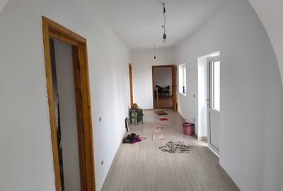 Casă cu 4 camere în Răstoaca - 1