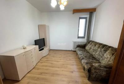 Apartament cu 3 camere decomandat, mobilat în Podu Roș - 1