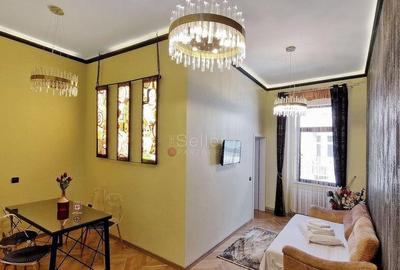 Apartament cu 2 camere decomandat, mobilat în Central