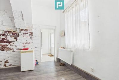 Casă cu 6 camere cu Teren 484 Mp în Central