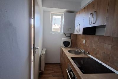 Poprietar inchiriez ap.1 cam decomandat utilat ,Complex-Lunei , centrala proprie - 6