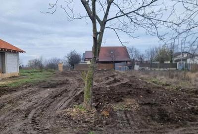 Teren de 688 mp, în Vânători