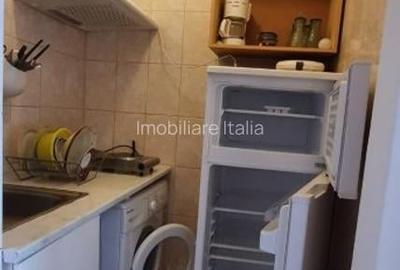 Garsoniera situata pe B-dul Iancu de Hunedoara la etajul 3, bloc izolat - 3