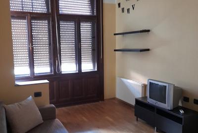 De inchiriat apartament cu 2 camere in cladire istorica - 1