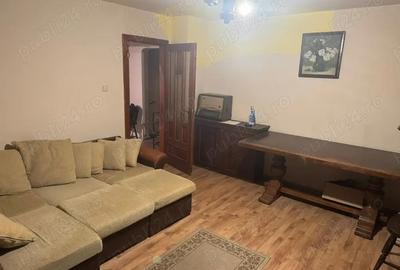 Proprietar inchiriez apartament cu trei camere decomandate,et.4,in calea Sagului, Timi?oara. - 1