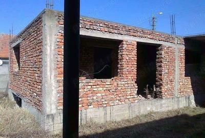 Casă cu 5 camere cu Teren 1700 Mp în Ciacova - 1