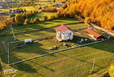 Casă cu 4 camere cu Garaj în Periferie - 11