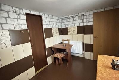 Casa 8 Camere Cu Teren 1500mp In Cermei - 4