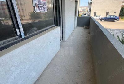 Apartament cu 3 camere semidecomandat în Central - 1