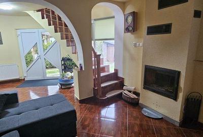 Casă cu 4 camere cu Teren 200 Mp în Cetate