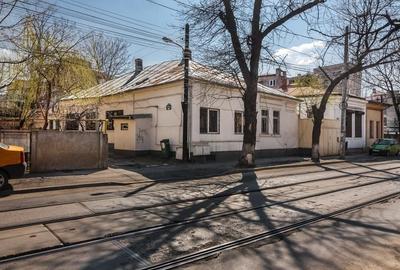 Casă cu 10 camere cu Canalizare în Pache Protopopescu - 1