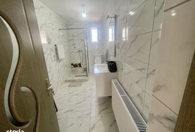 Casă cu 5 camere cu Canalizare în Central