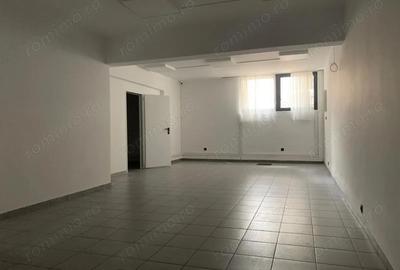 Spațiu comercial, de 55 mp, în Romană