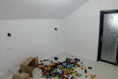 Apartament cu 7 camere decomandat în Nord - 15