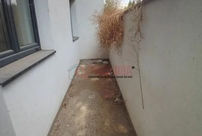 Garsonieră decomandată în Apărătorii Patriei - 13