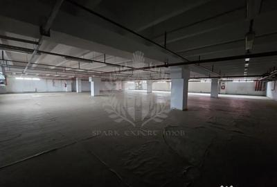 Spațiu comercial, de 3,400 mp, în Central - 9