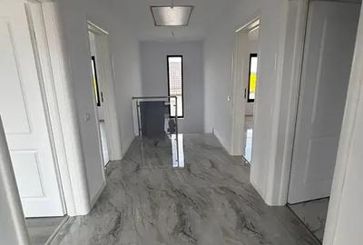 Casă cu 5 camere cu Canalizare în Sud - 15