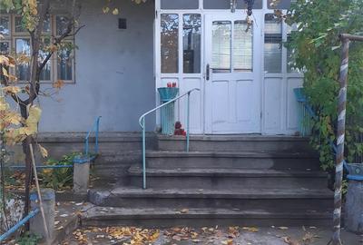 Casă cu 3 camere cu Teren 400 Mp în Huși - 1