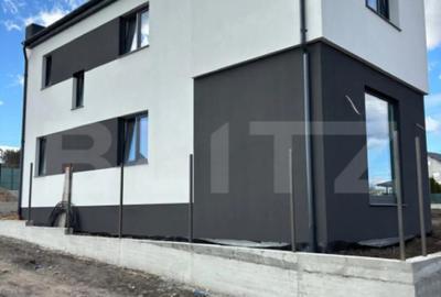 Casă cu 4 camere cu Teren 500 Mp în Central