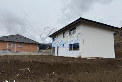 Casă cu 4 camere cu Teren 600 Mp în Gruia - 2