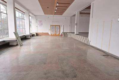 Spațiu comercial, de 180 mp, în Central - 3