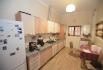 Apartament cu 3 camere si curte - 11