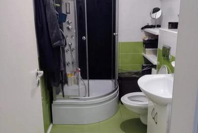 Proprietar vand apartament 2 camere decomandat , cu gradini?a proprietate 66 m ,99900 e negociabil - 2