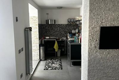 Apartament cu 4 camere decomandat în Găești - 3