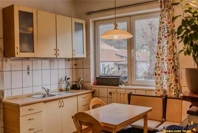 Locuinta cu caracter,doua niveluri,4 camere,terasa,garaj,curte,Centru Istoric Brasov: FILM 3D! - 7