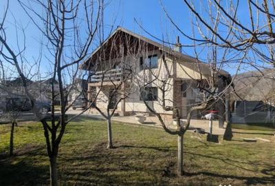 Casă cu 3 camere cu Teren 600 Mp în Central - 3