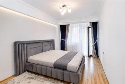 Apartament cu 3 camere decomandat în Tractorul - 3