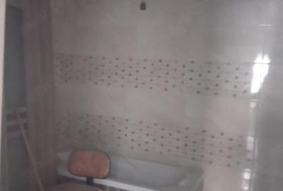 Apartament cu 3 camere decomandat în Florești