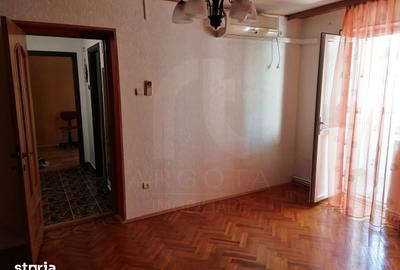 Apartament cu 3 camere semidecomandat în Central - 2