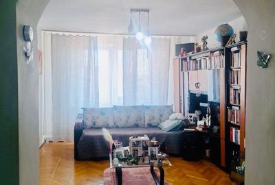 Apartament cu 3 camere semidecomandat în Central - 2