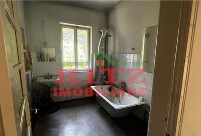 Casa/Vila garaj S= 185 mp, teren 416 mp, pretabila clini - 12