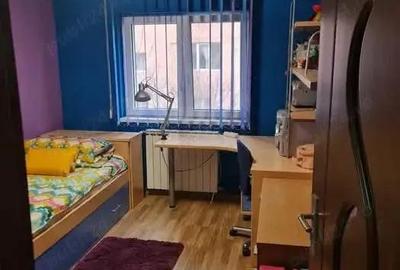 Apartament cu trei camere, zona Bradet - 5