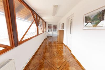 Casa cu 5 dormitoare, foisor, sauna, beci,pod garaj si gradina - 6