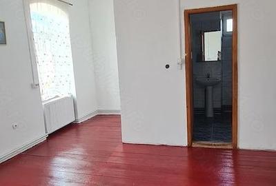 Casă cu 2 camere cu Teren 1263 Mp în Central - 2