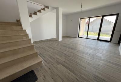 Casă cu 5 camere cu Teren 480 Mp în Domnești - 14