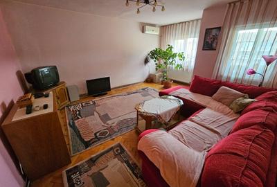 Vand apartament 3 camere decomandat Orastie