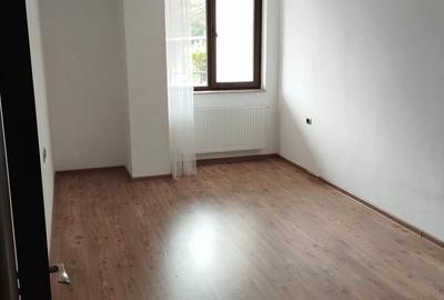 Apartament cu 3 camere decomandat în Central - 2