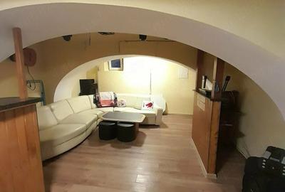 Casă cu 4 camere cu Teren 400 Mp în Central - 1