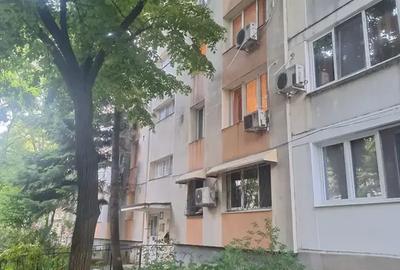 Apartament cu 3 camere semidecomandat în Berceni - 1