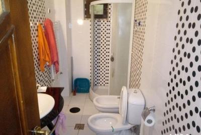 Casă cu 7 camere cu Teren 750 Mp în Greșu - 2