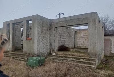 Casă cu Teren 451 Mp în Central - 8