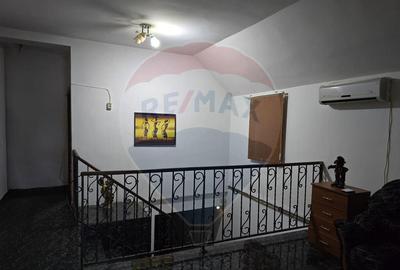 Apartament cu 4 camere de vanzare in zona Central - 1