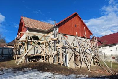 Casă cu 2 camere decomandat în Aluniș - 1