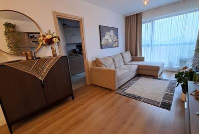 Apartament cu 3 camere semidecomandat, mobilat în Pipera