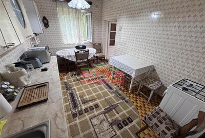 Casa P 1E Pod S= 435 mp, teren 938 mp, pretabila clinica, gr - 3