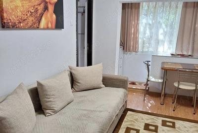 Garsonieră decomandată în Lipovei